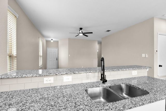 508 Crane Crest DR, Jarrell, TX 76537