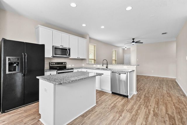 508 Crane Crest DR, Jarrell, TX 76537