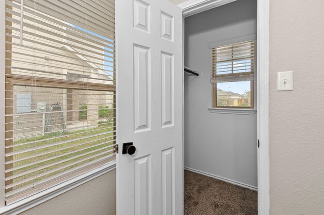 508 Crane Crest DR, Jarrell, TX 76537