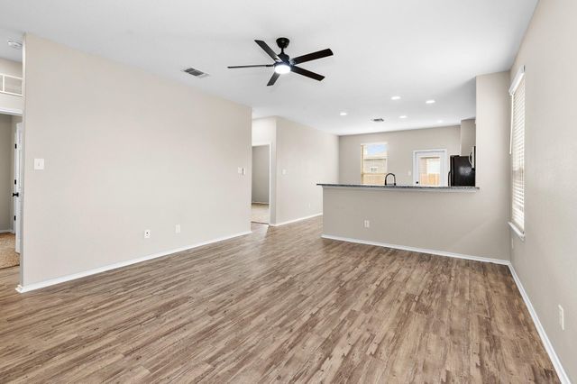 508 Crane Crest DR, Jarrell, TX 76537