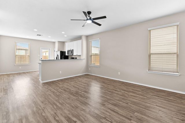 508 Crane Crest DR, Jarrell, TX 76537