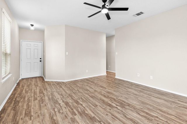 508 Crane Crest DR, Jarrell, TX 76537