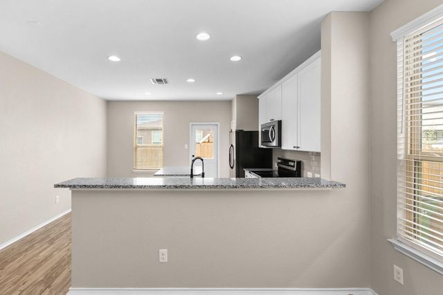 508 Crane Crest DR, Jarrell, TX 76537