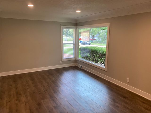 1910 63rd Street, Windsor Heights, IA 50324