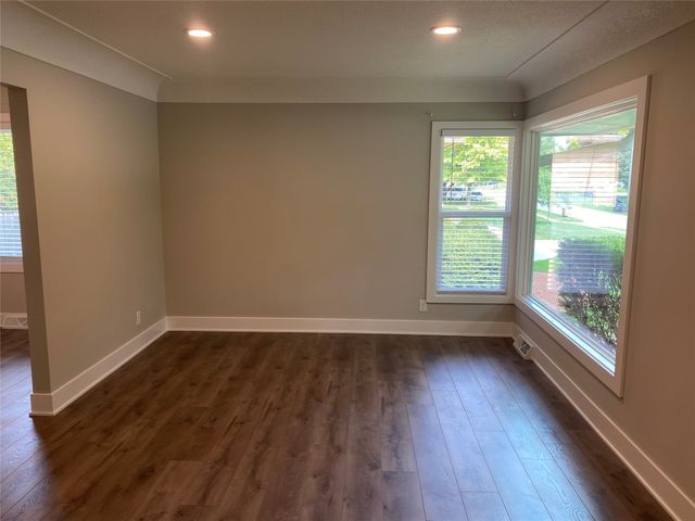1910 63rd Street, Windsor Heights, IA 50324