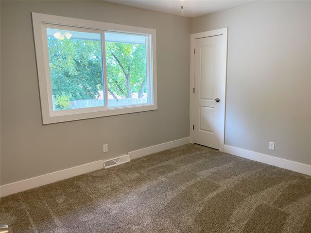 1910 63rd Street, Windsor Heights, IA 50324
