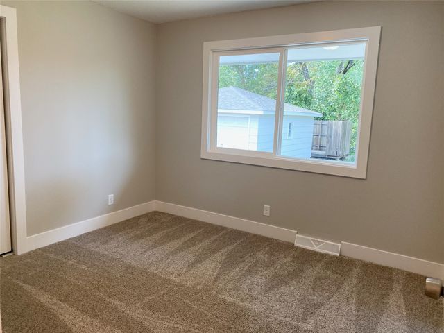 1910 63rd Street, Windsor Heights, IA 50324
