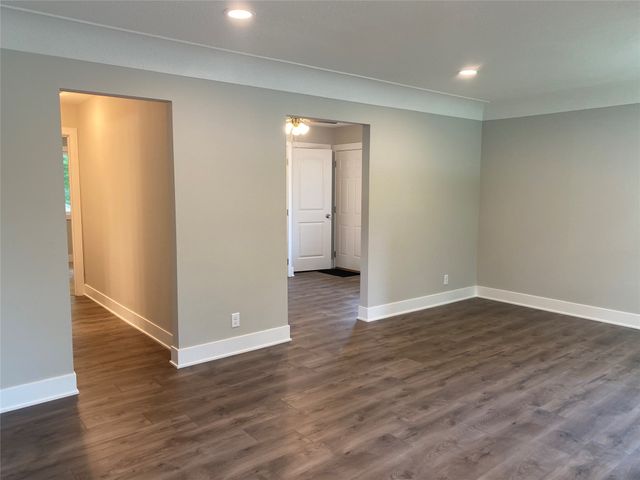 1910 63rd Street, Windsor Heights, IA 50324