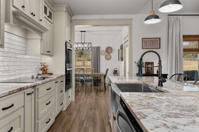 2841 Zinnia Rd, Diana, TX 75640