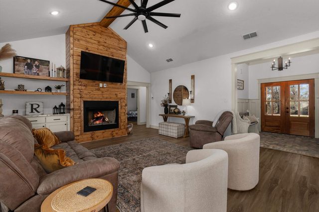 2841 Zinnia Rd, Diana, TX 75640