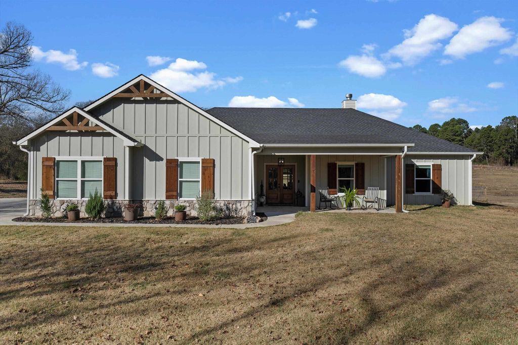 2841 Zinnia Rd, Diana, TX 75640