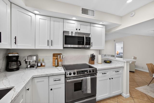 336 Golfview Road 414, North Palm Beach, FL 33408