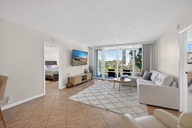 336 Golfview Road 414, North Palm Beach, FL 33408