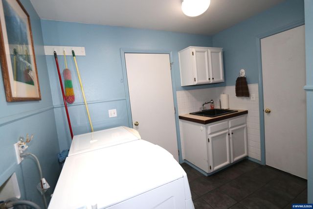 3345 Sample Rd, Falls City, OR 97344