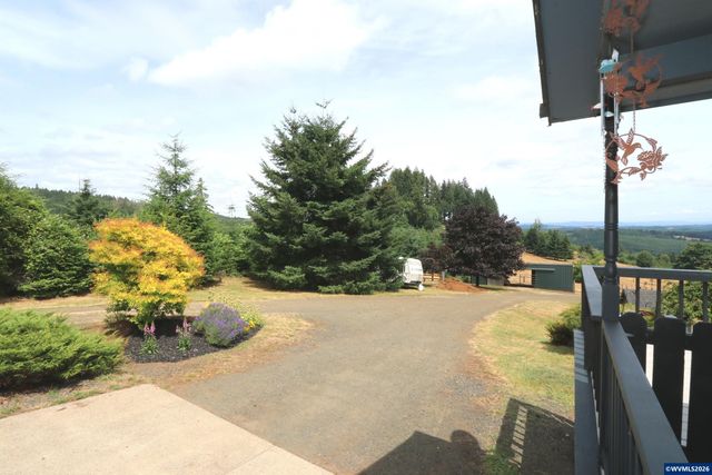 3345 Sample Rd, Falls City, OR 97344