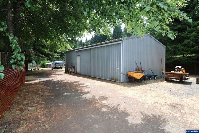 3345 Sample Rd, Falls City, OR 97344