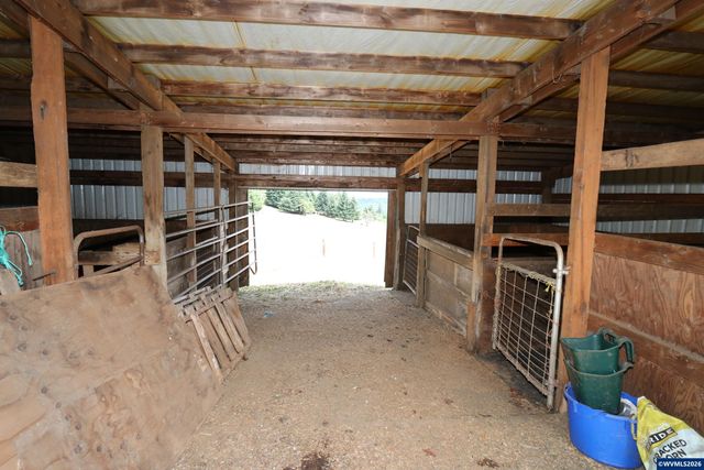 3345 Sample Rd, Falls City, OR 97344