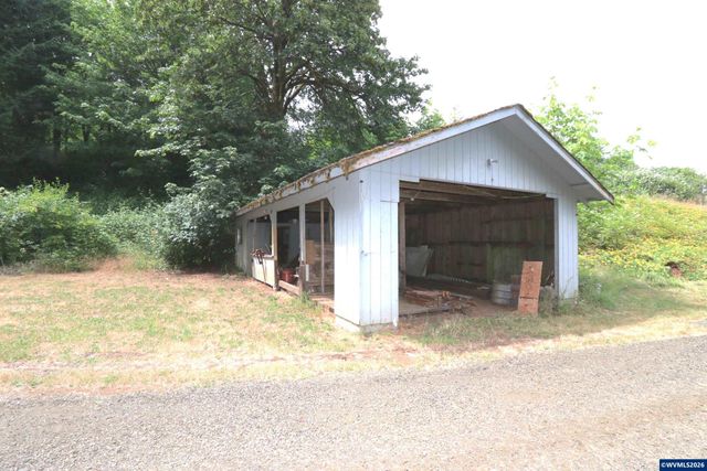 3345 Sample Rd, Falls City, OR 97344