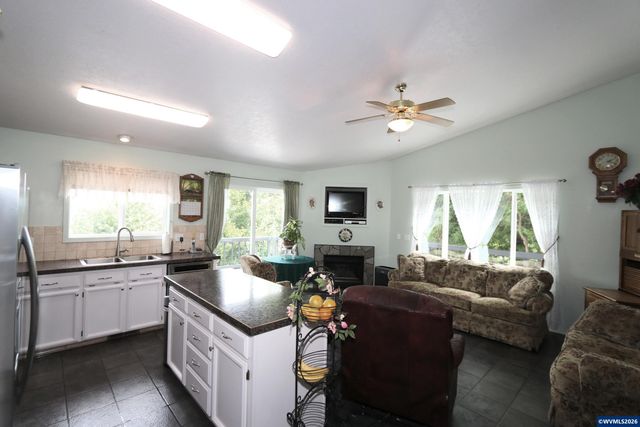 3345 Sample Rd, Falls City, OR 97344