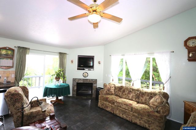 3345 Sample Rd, Falls City, OR 97344