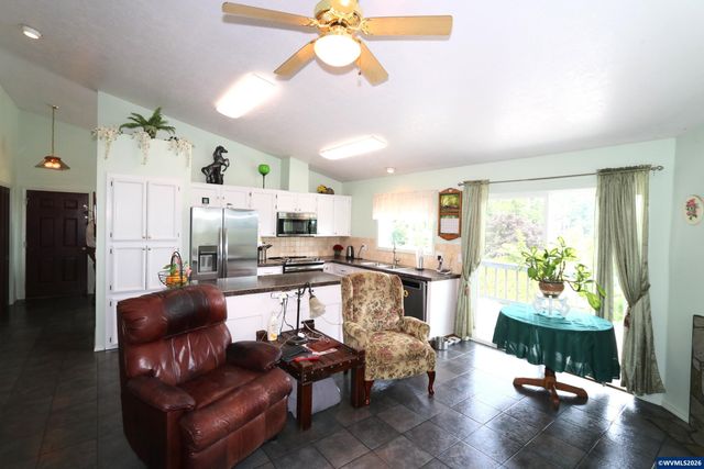 3345 Sample Rd, Falls City, OR 97344