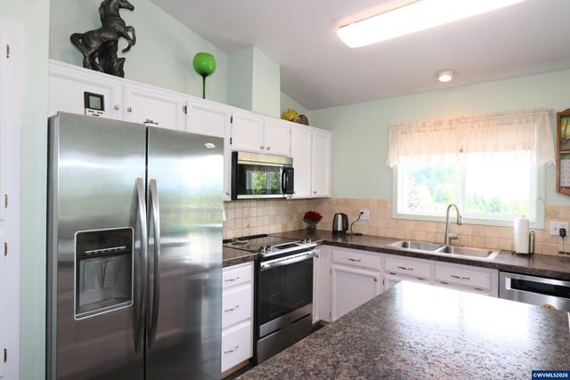 3345 Sample Rd, Falls City, OR 97344