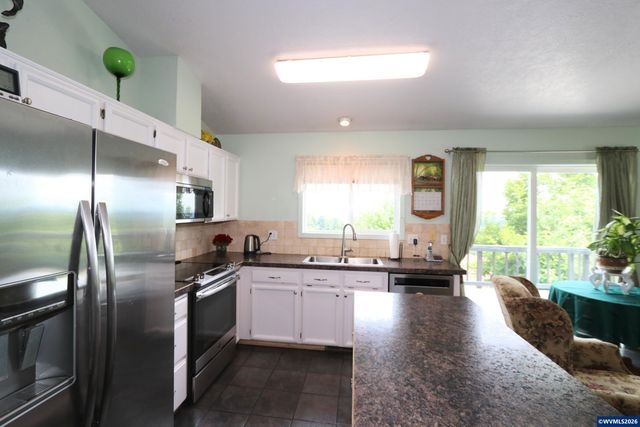 3345 Sample Rd, Falls City, OR 97344