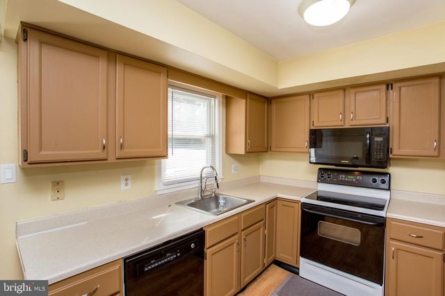 21 WASHINGTON SQ, Doylestown, PA 18901