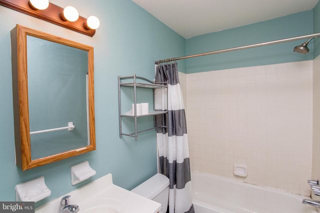 21 WASHINGTON SQ, Doylestown, PA 18901