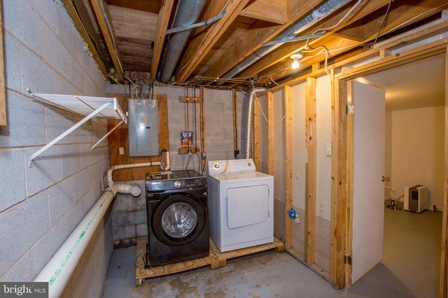 21 WASHINGTON SQ, Doylestown, PA 18901