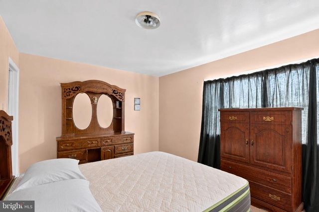 1915 VALLEY TER SE, Washington, DC 20032