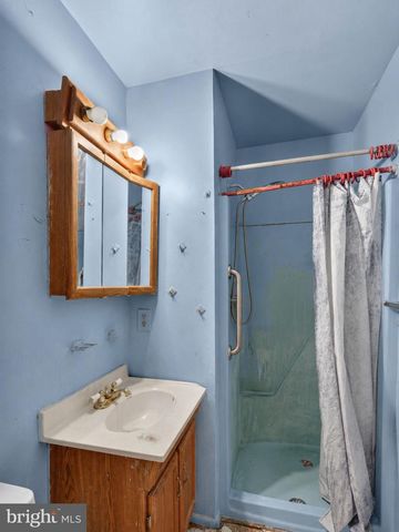 1915 VALLEY TER SE, Washington, DC 20032