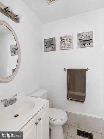 1915 VALLEY TER SE, Washington, DC 20032