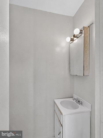 1915 VALLEY TER SE, Washington, DC 20032