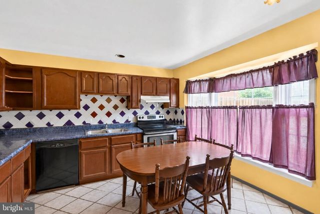1915 VALLEY TER SE, Washington, DC 20032