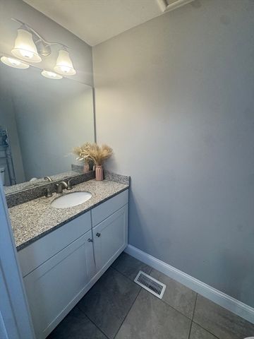 142 Grove Ave, Wilmington, MA 01887
