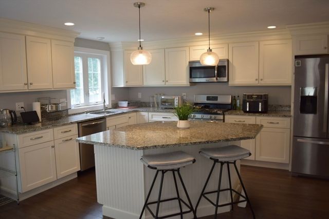 142 Grove Ave, Wilmington, MA 01887