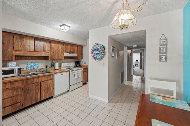 6400 46TH AVENUE N 214, Kenneth City, FL 33709