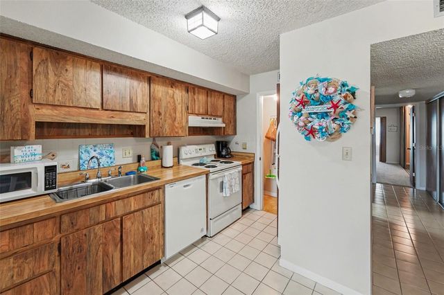 6400 46TH AVENUE N 214, Kenneth City, FL 33709