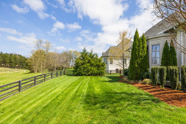 7000 Lanceleaf Dr, College Grove, TN 37046