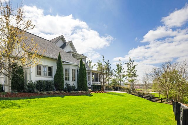 7000 Lanceleaf Dr, College Grove, TN 37046