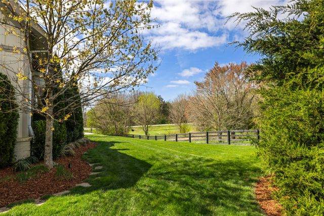 7000 Lanceleaf Dr, College Grove, TN 37046