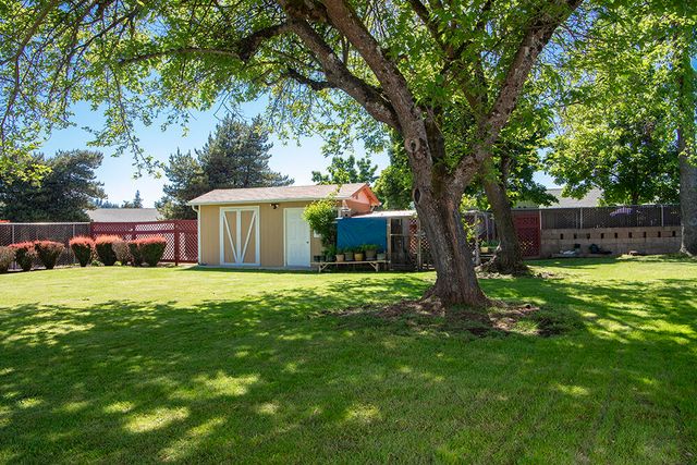 1195 E Park Street, Grants Pass, OR 97527