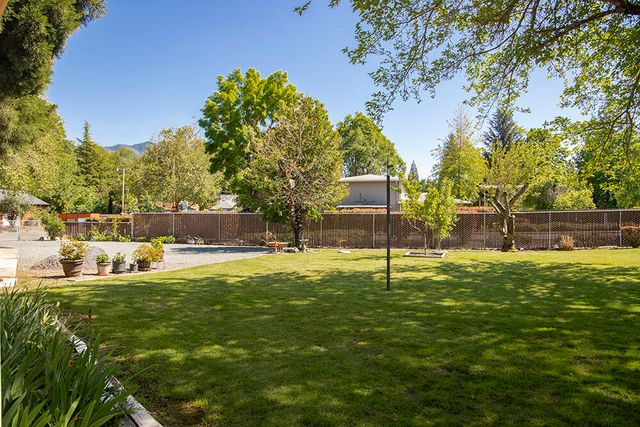 1195 E Park Street, Grants Pass, OR 97527