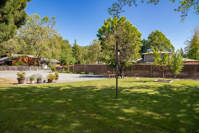 1195 E Park Street, Grants Pass, OR 97527