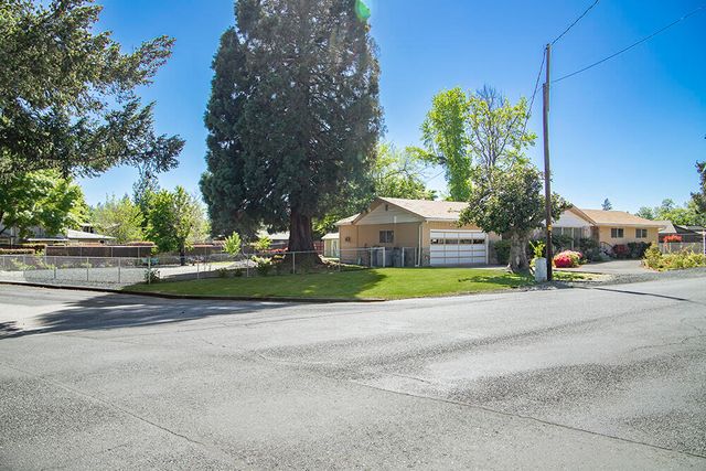 1195 E Park Street, Grants Pass, OR 97527