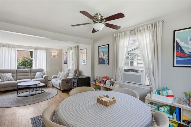 25 King Road, Middletown, RI 02842