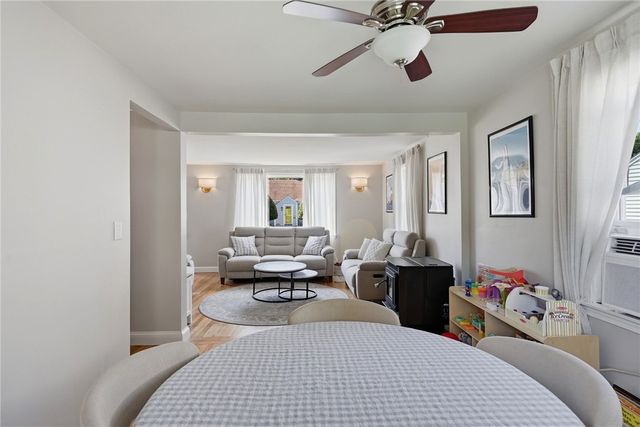 25 King Road, Middletown, RI 02842