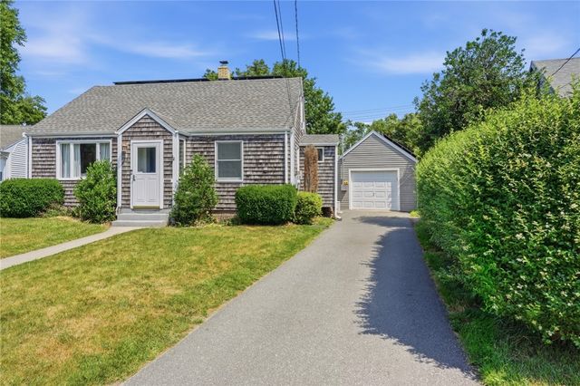 25 King Road, Middletown, RI 02842