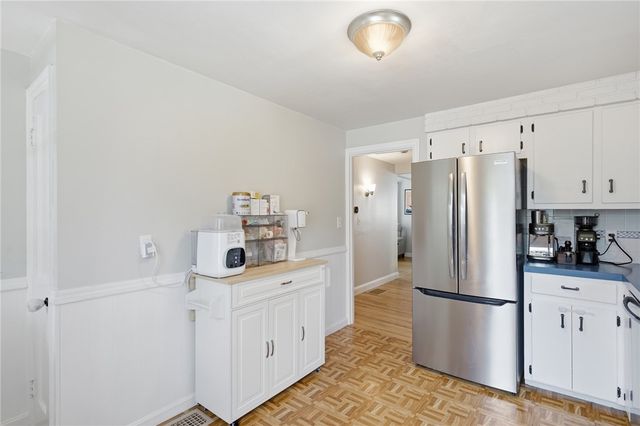 25 King Road, Middletown, RI 02842